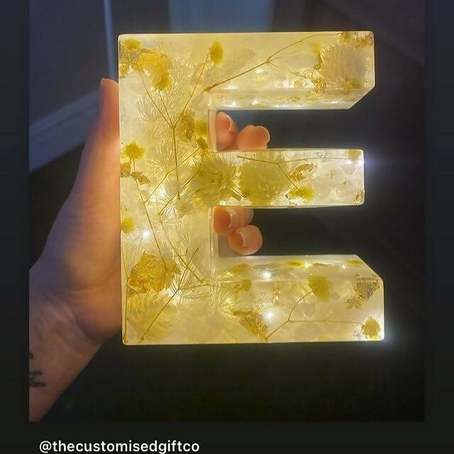 Light up E by @thecustomisedgiftco