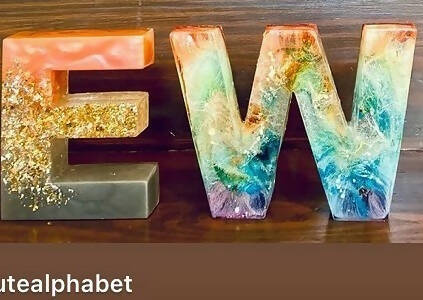 Resin art letters EW by @cutealphabet