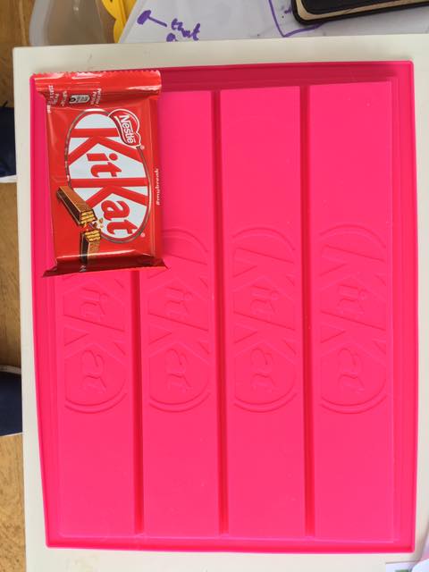 Kit Kat mold size comparison